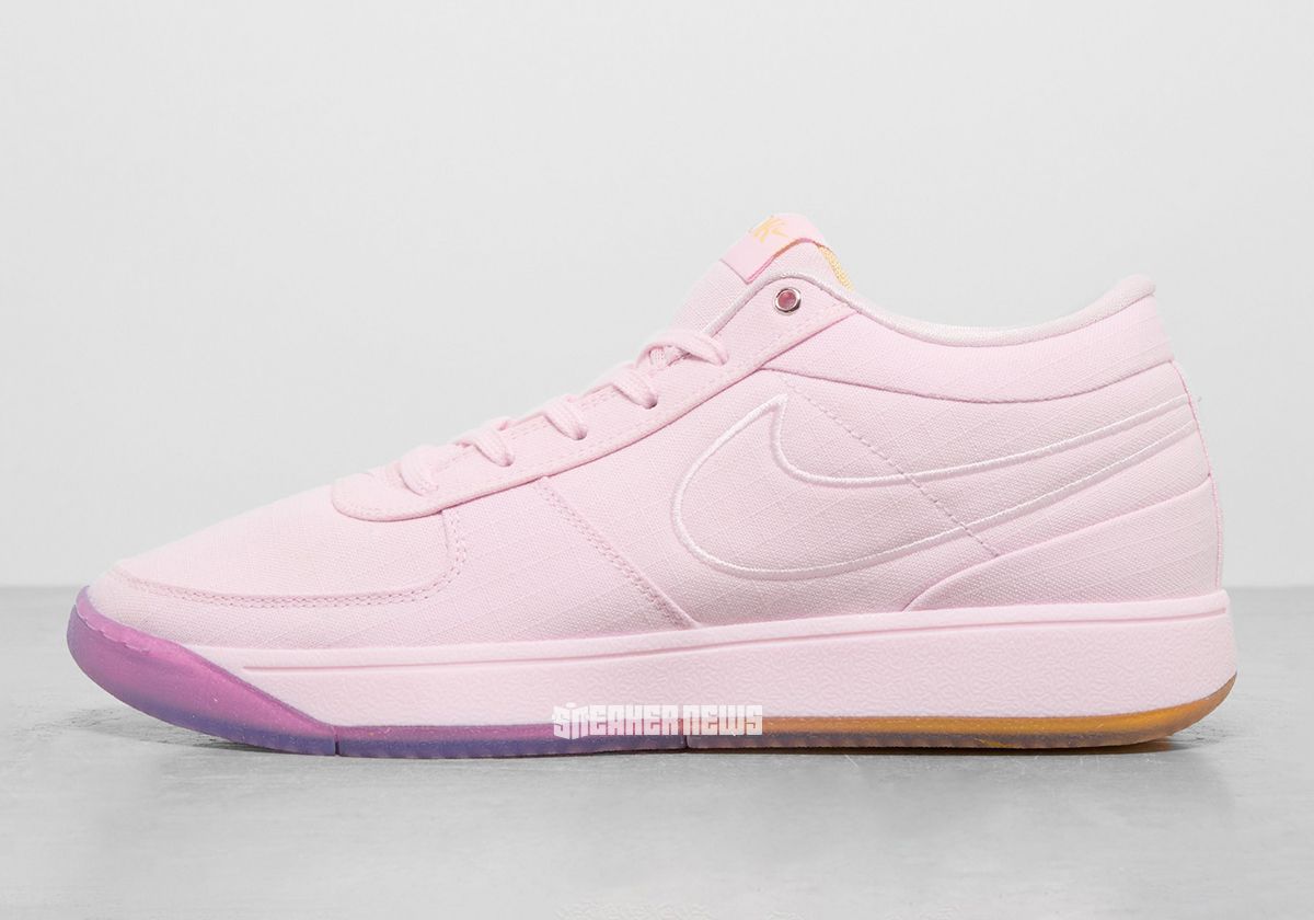 SneakerNews's tweet photo. FIRST LOOK: Nike Book 1 "Beyond Pink" 💝 
Releasing Fall/Winter 2024 ($140) https://t.co/wWzsLrvkoG