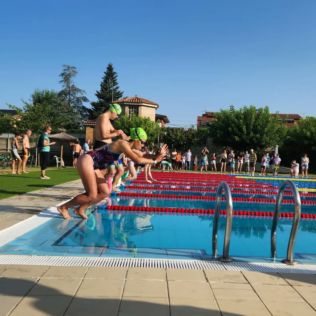 Festa Major Torello (@fmajortorello) on Twitter photo Aquest cap de setmana hem viatjat a la selva, ens hem ficat dins de les vinyetes d'en Capdevila, hem corregut en una triatló, hem menjat paella i hem après a jugar la botifarra.
Esteu preparats per tot el què ens ve al damunt?
<a href="/Deixebles/">Deixebles Sant Feliu</a> <a href="/AjTorello/">Ajuntament de Torelló</a> <a href="/settorello/">Setmanari Torelló</a> #catletictorello Aquest cap de setmana hem viatjat a la selva, ens hem ficat dins de les vinyetes d'en Capdevila, hem corregut en una triatló, hem menjat paella i hem après a jugar la botifarra.
Esteu preparats per tot el què ens ve al damunt?
<a href="/Deixebles/">Deixebles Sant Feliu</a> <a href="/AjTorello/">Ajuntament de Torelló</a> <a href="/settorello/">Setmanari Torelló</a> #catletictorello