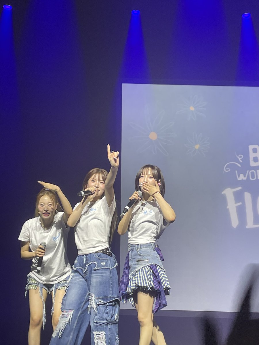 aetersolis's tweet image. i really hope they come back to london soon #BILLLIEinEUROPE #BILLLIEinLONDON