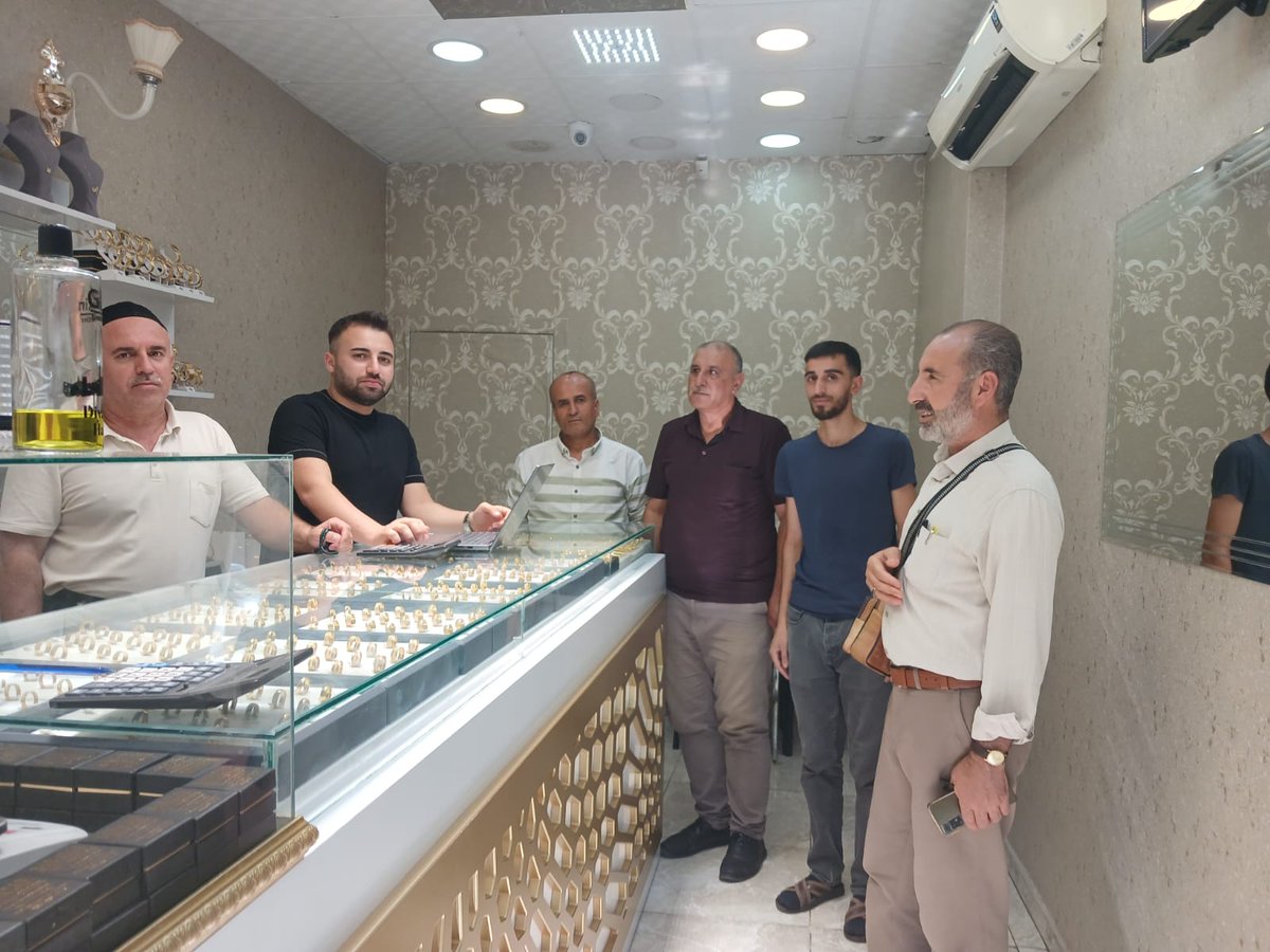 AkBaglar_2121's tweet photo. İlçe Başkanımız @SadikBasarGur ve Teşkilat üyelerimiz İLE. 
📌5 Nisan mahallemizdeki esnaflarımızı ziyarette bulunarak sorun ve sıkıntılarını dinledik.
Hayırlı satışlar bol kazanç versin rabim
💚♥️ https://t.co/feWRMZKBHn