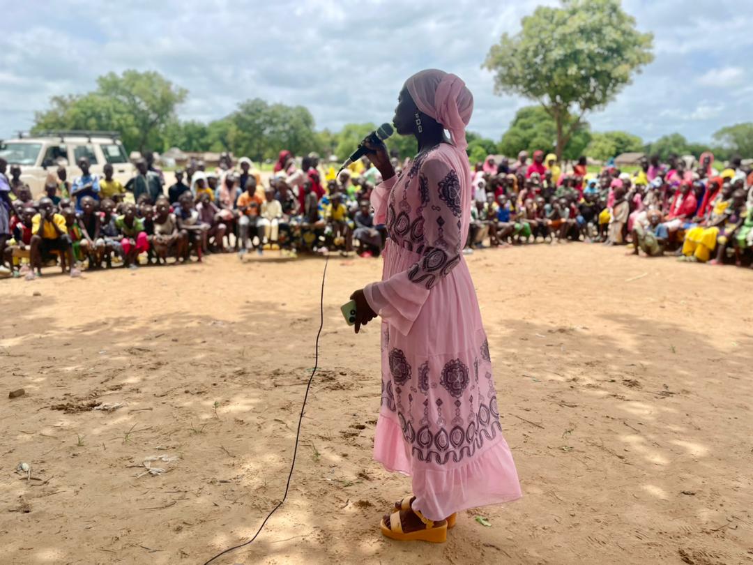 UNHCR_CAR's tweet photo. ☮️ 📚 💜 Community relays and education authorities gave inspiring speeches to motivate children to attend summer classes and work together in the classroom. 

Summer classes will also boost peaceful coexistence between the communities.
@EduCannotWait @UNHCR_Education https://t.co/IvyhndfwUe