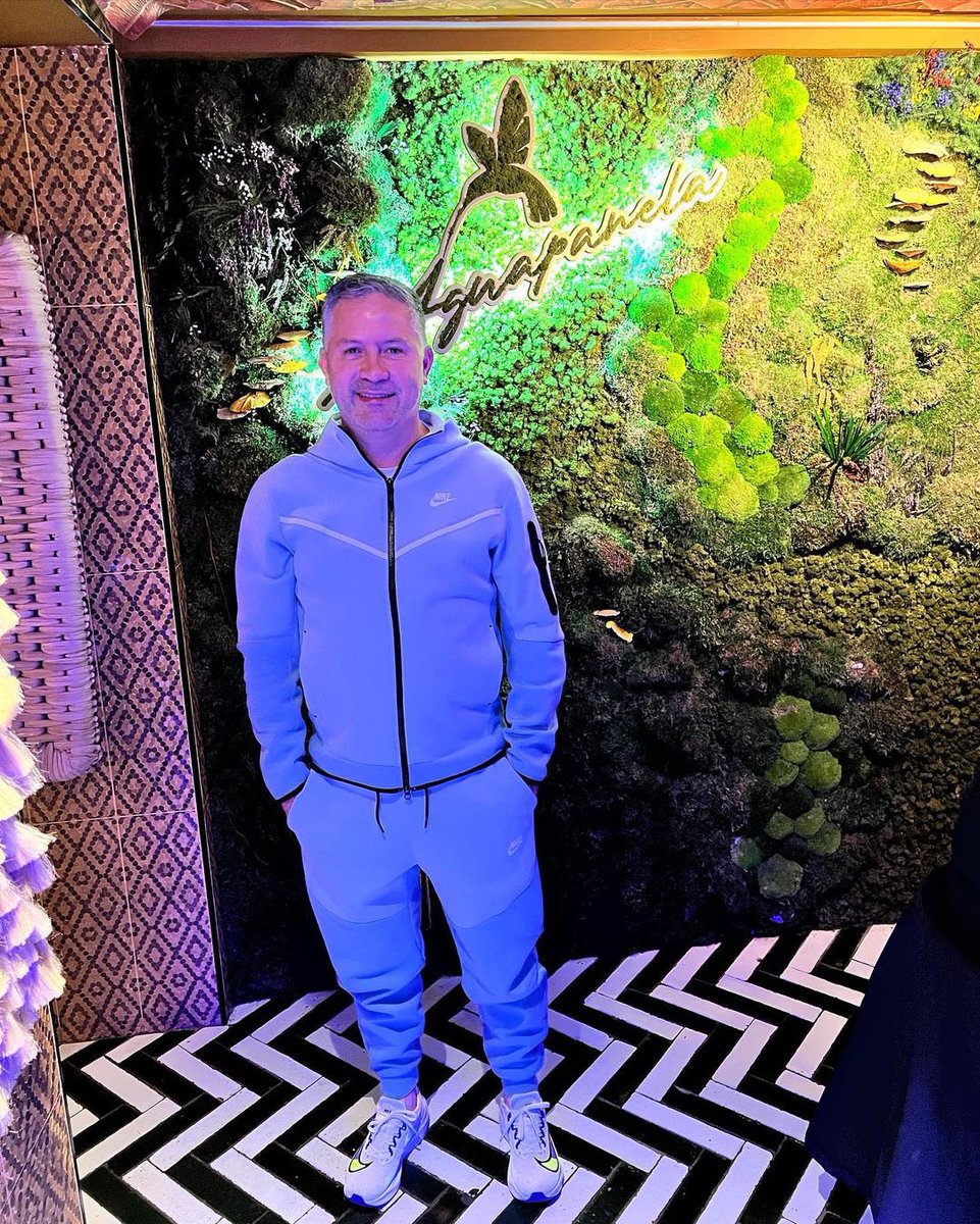 BarthellJames's tweet image. Enjoying the little things.🥂😍