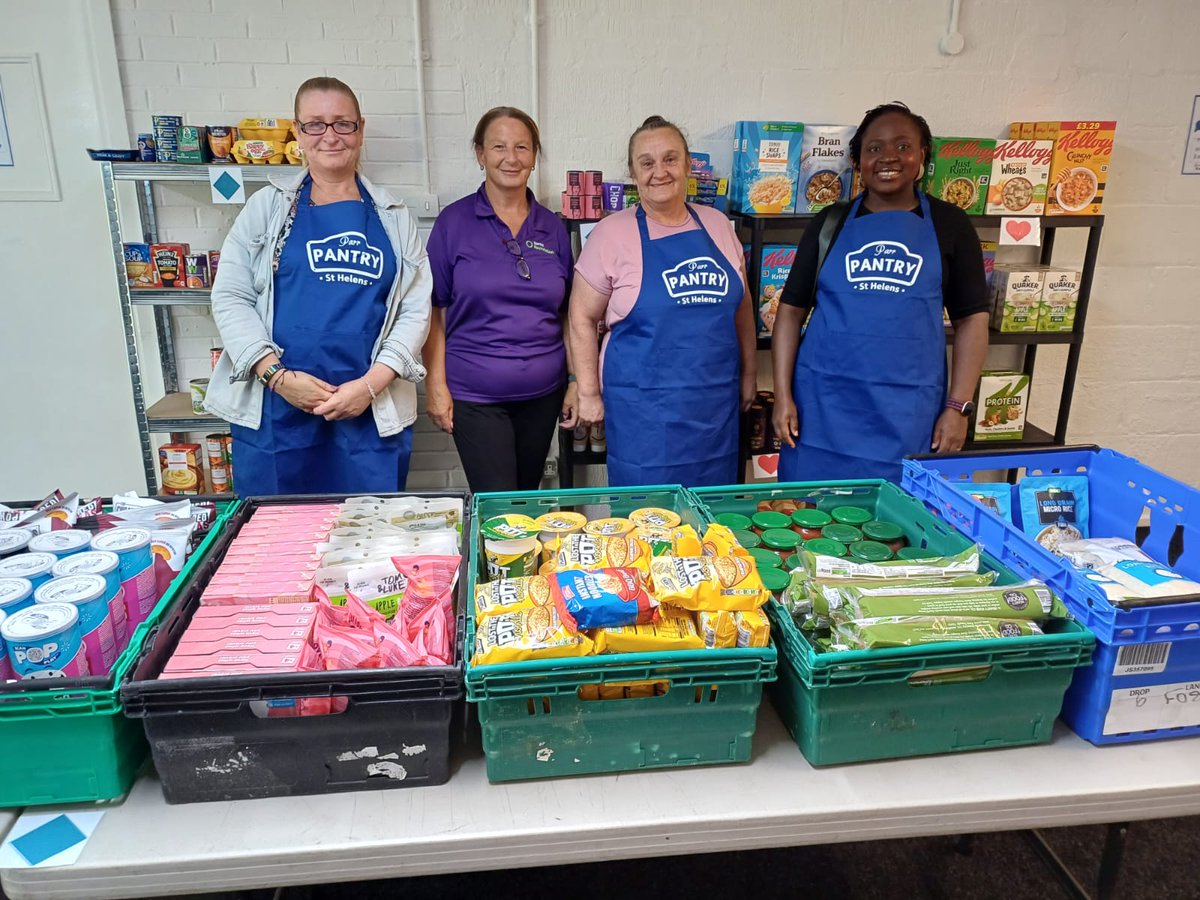 One of the St Helens Local Councillors with Catherine from <a href="/WeAreTorus/">Torus</a> <a href="/TorusFoundation/">Torus Foundation</a> and two of the lovely volunteers, just before the grand opening of Parr Pantry in St Helens today 🎉