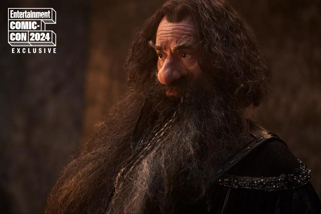 FellowshipFans's tweet photo. 🚨Meet the great dwarf smith Narvi, played by Kevin Eldon.

#TheRingsOfPower #TROPspoilers https://t.co/8t4eIiNyQG
