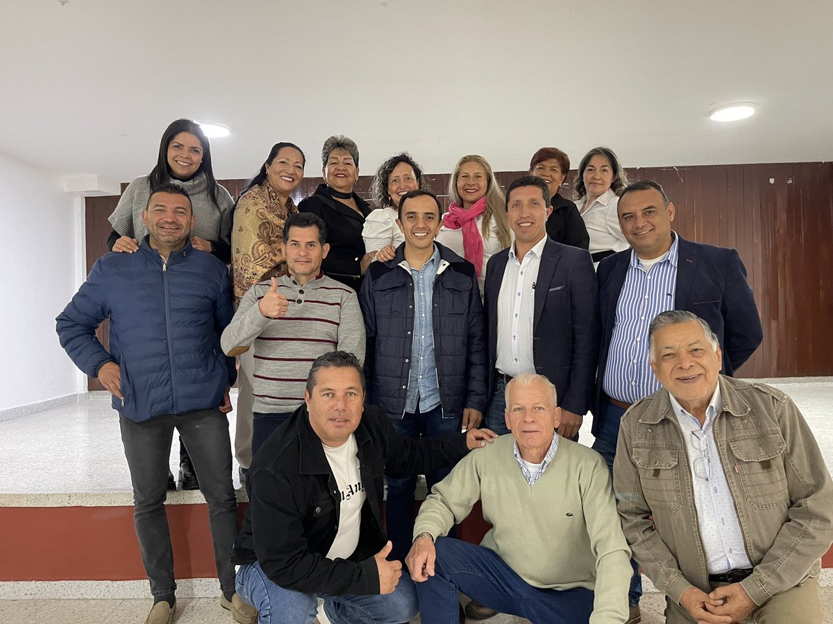 subaalcaldia's tweet photo. Esta mañana nuestro alcalde @cesarSalamancaR compartió con líderes y lideresas comunales de El Rincón, quienes expresaron sus necesidades urgentes y posibles soluciones.
El alcalde #Veci escucha directamente las preocupaciones de los representantes comunales y busca soluciones. https://t.co/IljrmKny11
