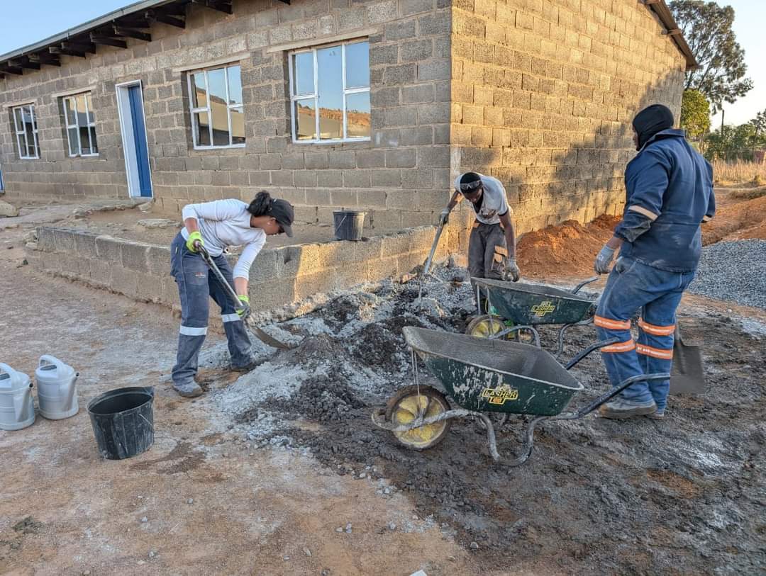 riseint_org's tweet photo. ✨We are up and running in this year’s 2 weeks International Workshop🌍. This year we are partnering with Motimposo Primary School,🏫 where rise Lesotho is designing and constructing a new kitchen pavilion.
Stay tuned as we update you on the project⏳
#education #rise #ICEB https://t.co/Hezfy0YArN