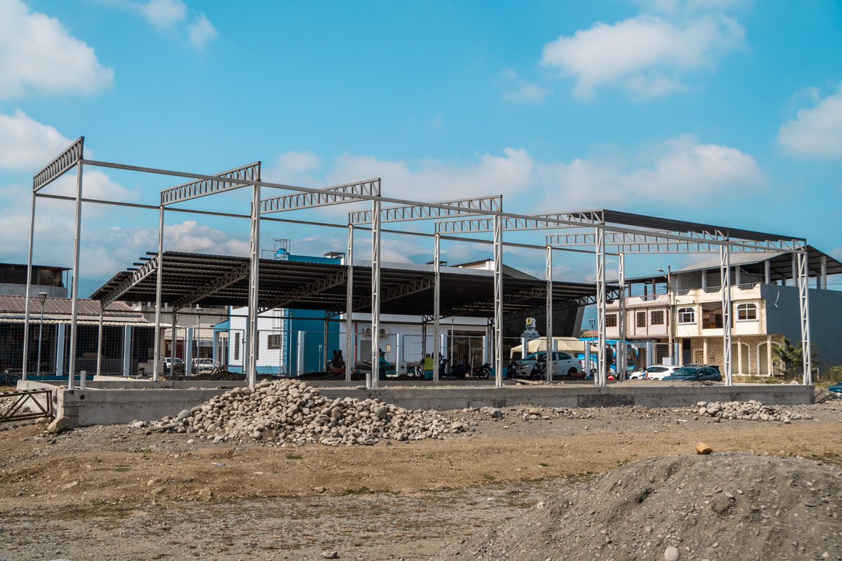 MiriamCastroRC5's tweet photo. El Centro de Revisión Técnica Vehicular de La Troncal muy pronto será una realidad, la construcción de esta moderna edificación  registra un avance significativo.

#MiriamCastroSíCumple 
#MiriamCastroAlcaldesa 
#ElPoderYaEsDelPueblo https://t.co/LJCQKSei3w