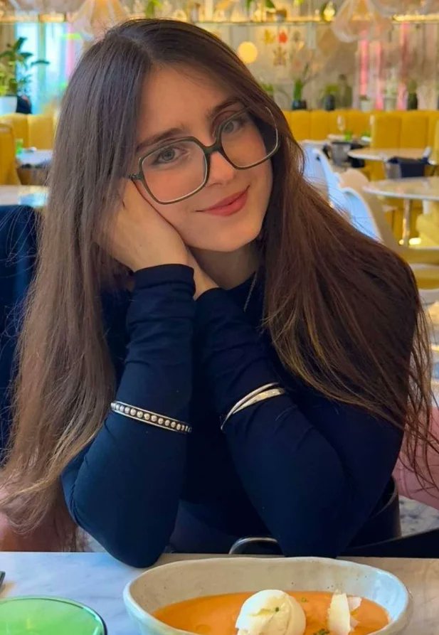 rickyedit's tweet image. ¿qué os jode más, que haga algo con su vida o que no enseñe las tetas? os leo