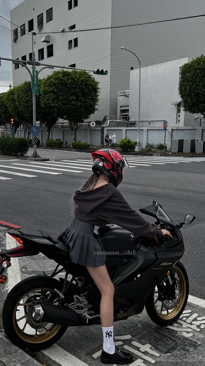 漂亮吧 
不管騎車還是走路回頭率都滿滿🫦 https://t.co/ckFIv9sqL3