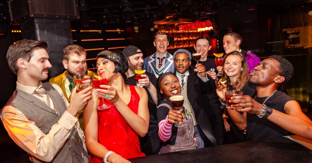 NimaxTheatres's tweet photo. Enjoy a trip to the theatre PLUS a free three-course meal 🤩

@PlayGoesWrong have teamed up with STEREO Covent Garden for a new ticket and meal package! Just buy a Band A theatre ticket, and get a free meal at STEREO 🎭🍽️

Book now: https://t.co/JIdvTIgcut https://t.co/hZaL7WdfP8