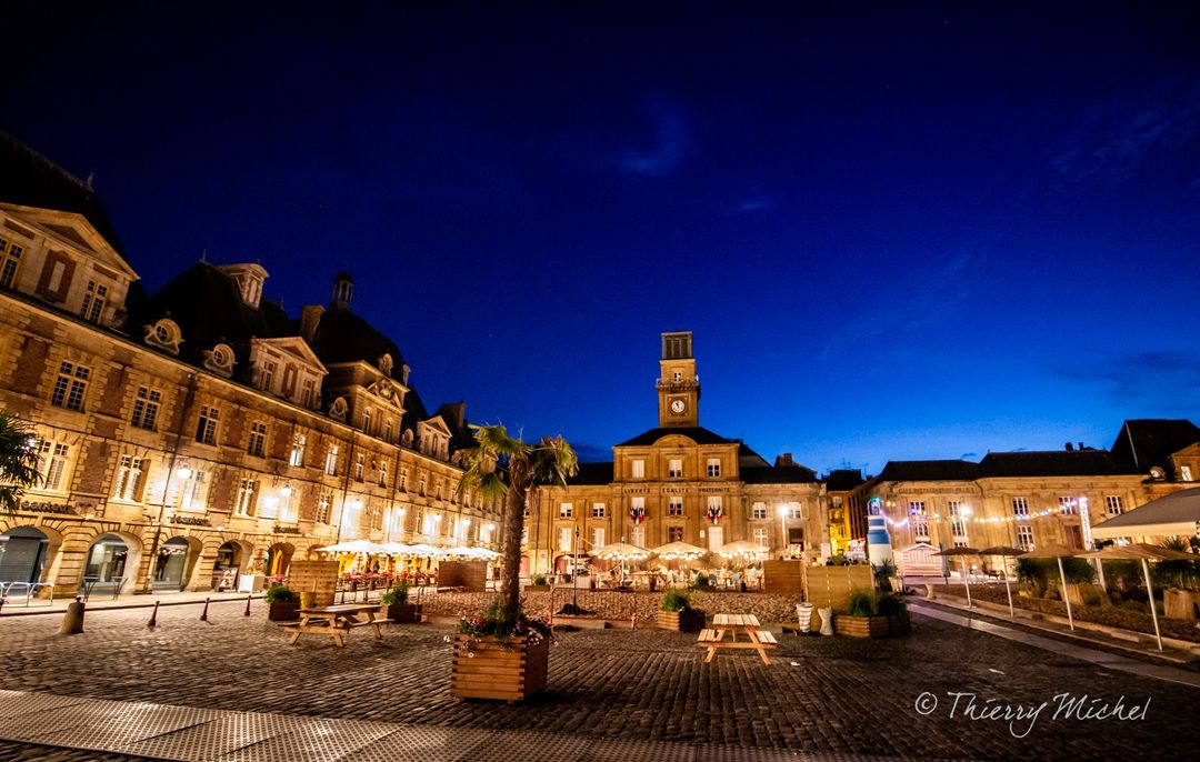 thierrymic's tweet photo. #plageducale à #charlevillemezieres dans les #Ardennes #placeducale https://t.co/7A91FNvg07