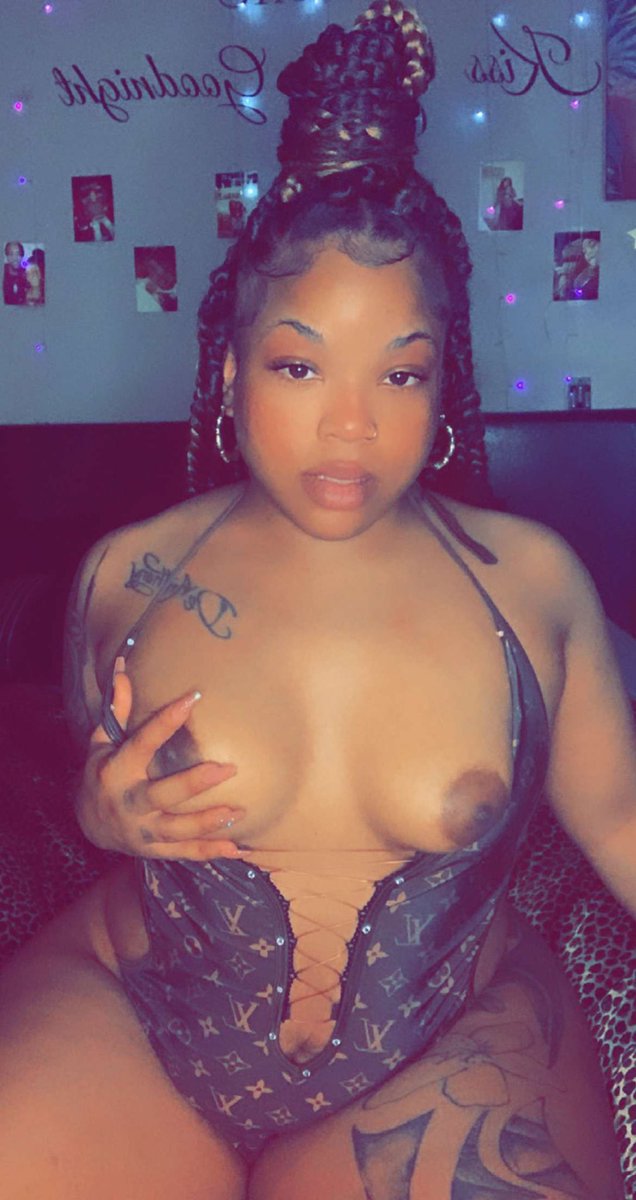 SmoothMonroe's tweet photo. Titty Tuesday Thread 🧵 

DROP EM GOO BRAZY🤪 https://t.co/uSJVaPgknH