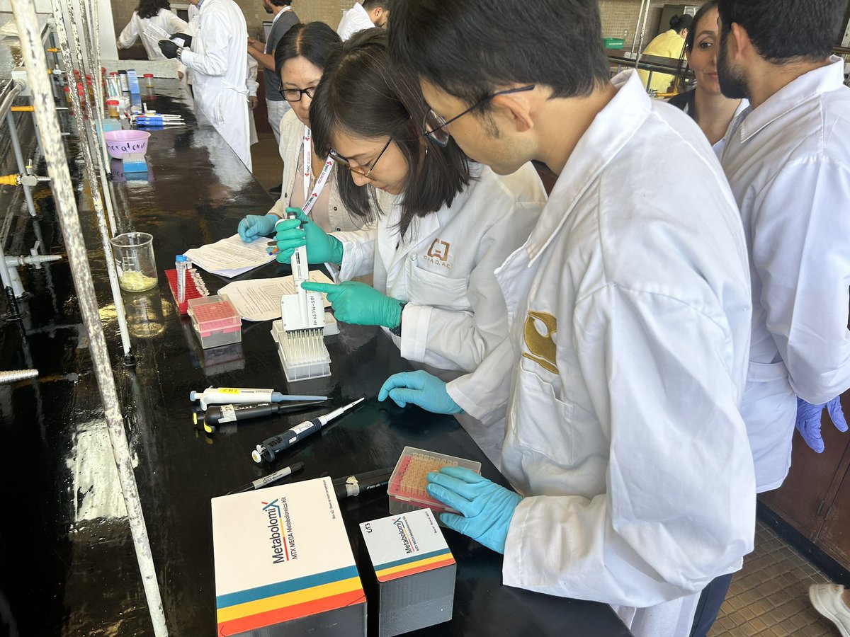 Yami_Loher's tweet photo. Just had our first practical session of the course! We were using the Mega Metabolomic Kit ready-to-use developed by @WishartLab which can measure up to 952 metabolites and ratios. Can't wait to see the results! Thanks @UNUBIOLAC for this amazing opportunity #Metabolomics #Course https://t.co/tPFBpBUOAD