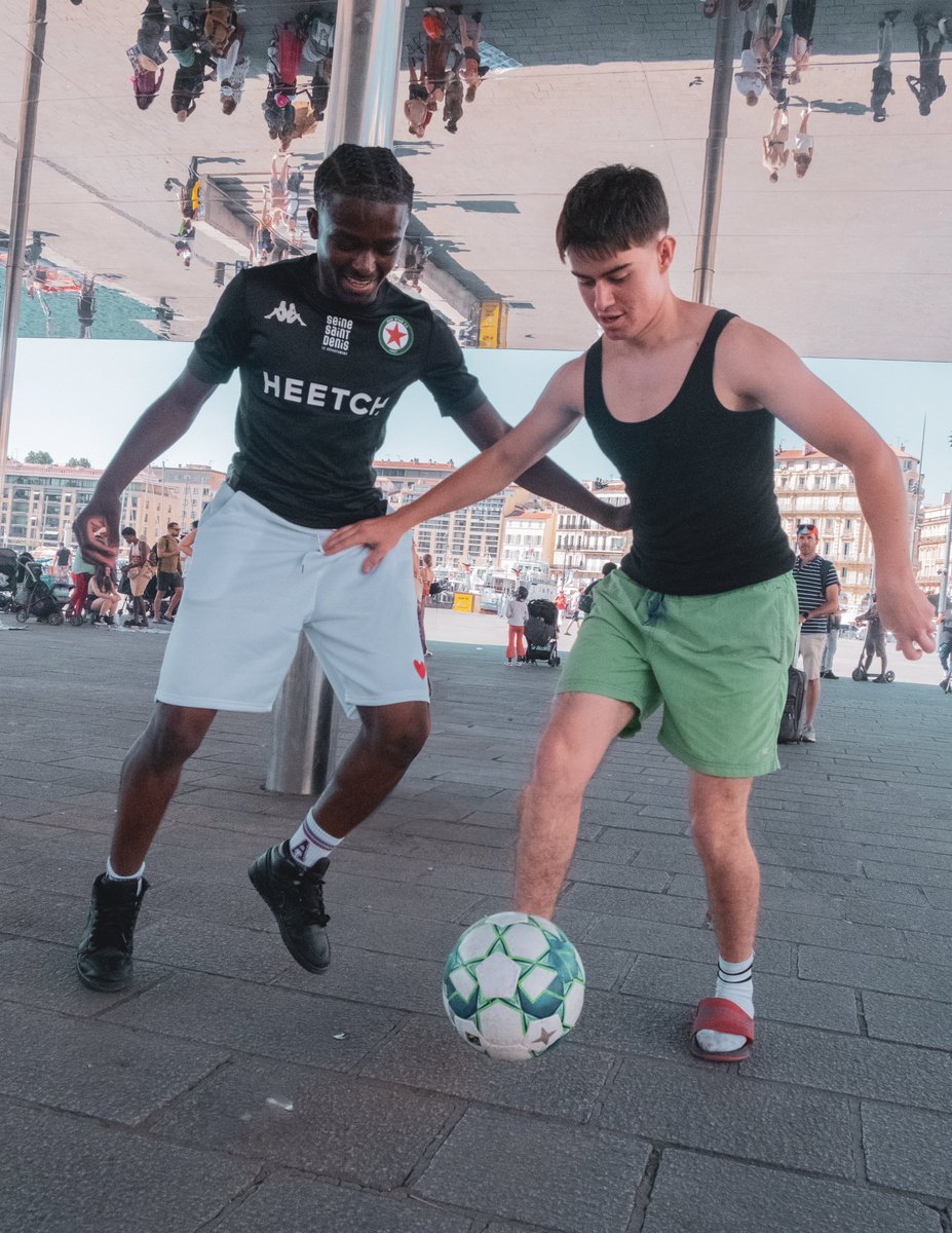 RedStarFC's tweet photo. Durant une semaine, le #RedStarLAB est à Marseille dans le cadre d’un échange interculturel avec des jeunes Allemands et Macédoniens autour d’une passion : le street foot !
Animations linguistiques, découverte de la citée phocéenne et tournoi de street foot

📸 By David R.Sanchez https://t.co/esH92PwoSG