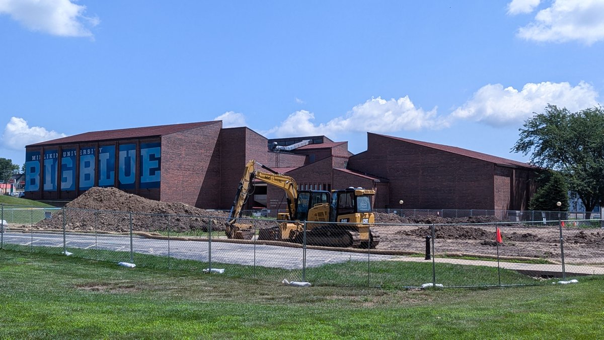 MillikinU's tweet photo. The usually quiet MU campus is more lively this summer as construction on the David J. Rathje and Debra C. Rathje Athletic Center is underway, expected to be complete the summer of 2025!
See weight room 3D renderings: https://t.co/diH77AFevZ
Read more: https://t.co/WotEufFUjI https://t.co/DoSyQrt64X
