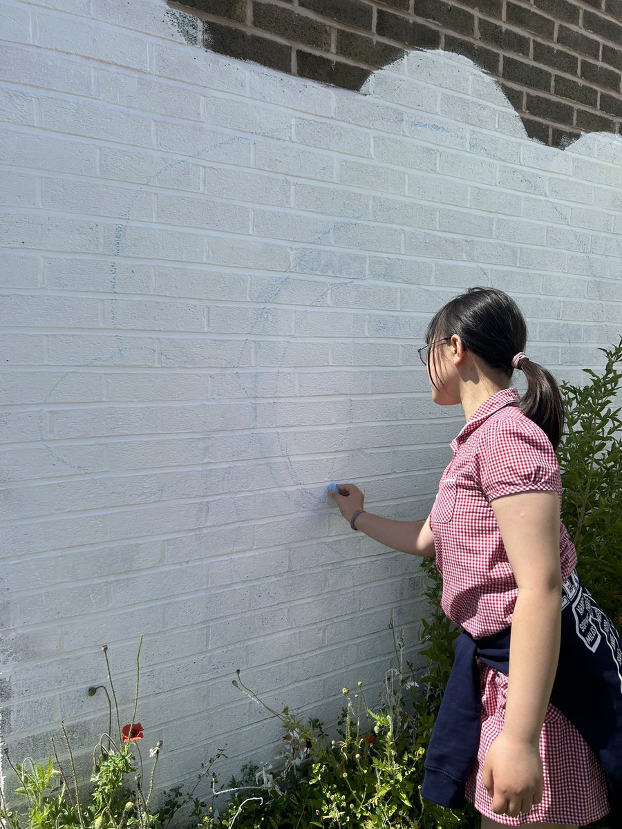 Y5Redgate's tweet image. We’ve been waiting for a sunny couple of days all term as our wall needed a revamp. Proud of these children, mostly Y6, who chose to spend their last hour or so @Redgate_Primary creating something for the whole school to enjoy when the sun finally shone today!☀️🌍🌈👏🏻💖 #RCPArt
