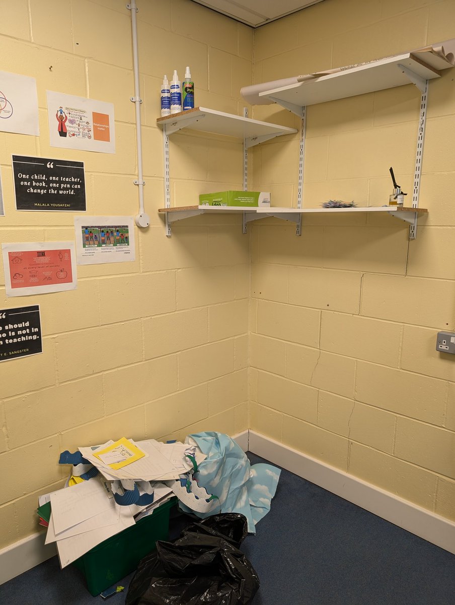 Inspiration needed! 
I've inherited a new office and would love to put some comfy chairs and a small table in this corner. Anyone have any good recommendations? 
#HToffice #comfychairs