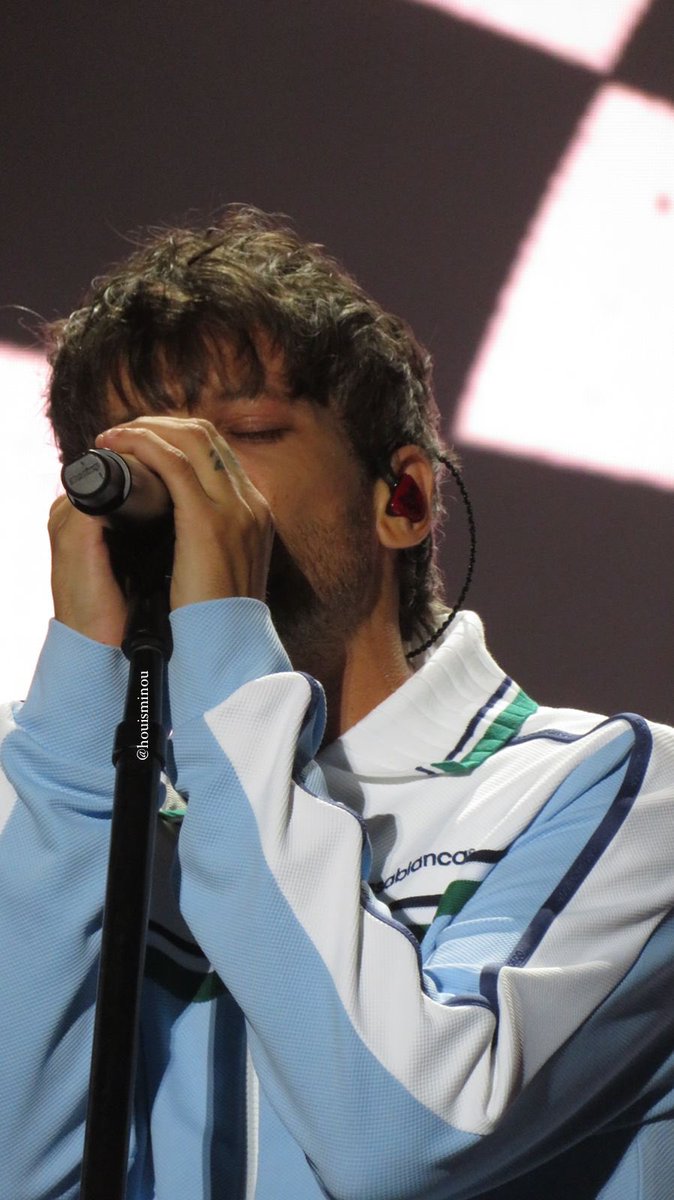 hlupdates_2's tweet photo. Louis on stage 21.7.24. 💙
#MEOMaresVivas #FestivalMEO #MMV24 #LTFestivals24 #LouisFestivalEra #FestivalEraLouis
#MeoMarésVivasfestival #LouisTomlinson -🍇
📸houisminou https://t.co/XIfNtOkxjn