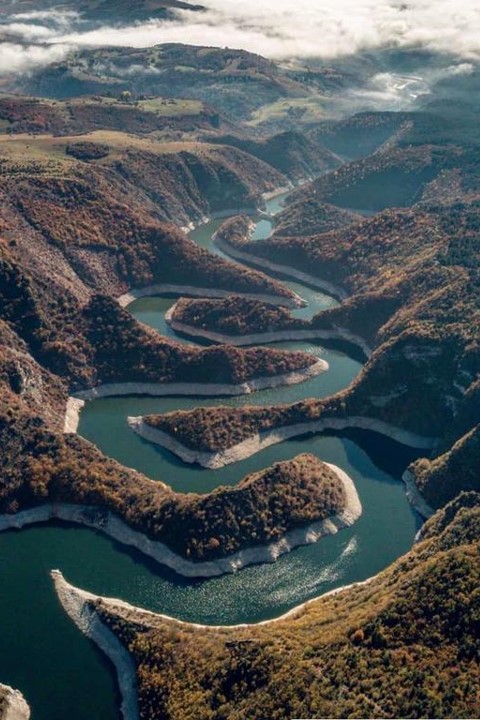 GlobalDiss's tweet photo. The Uvac River in Serbia is proof that nature is the greatest architect of all time. https://t.co/vLMZk3kCf9