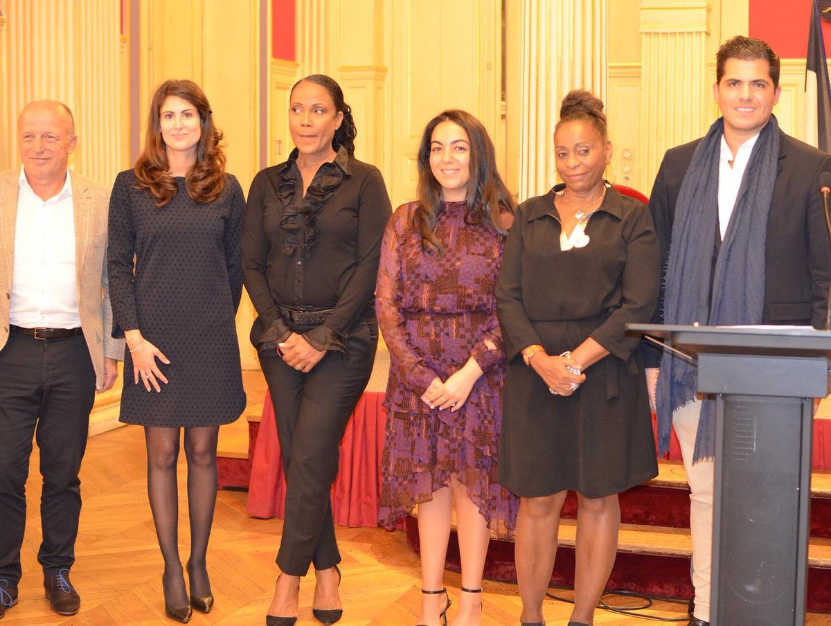 Engagements_FS's tweet photo. 🎗Qui seront les prochains Prix @EngagementsIDF❓Honneur pour notre Président @m_szerman d’avoir remis avec nos parrains @FogielMarcO @christine_kelly @Bruno_Pomart @CyrilBenzaquen :4️⃣Prix Liberté,Égalité,Fraternité,Humanité:@SF_Siege @alliancepolice @AssoMireilleK @Drepaction!❤️ https://t.co/v6eHKIz9YG