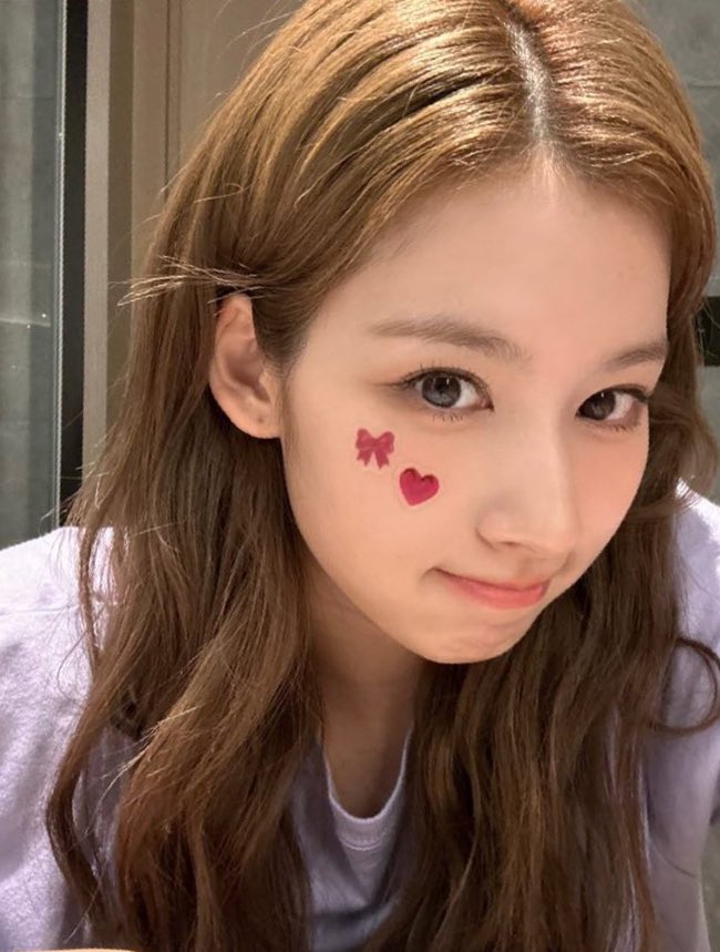 SANABESTGlRL's tweet photo. sana instagram story update https://t.co/lK4chV11HR__sana https://t.co/0FKtXgHIbD