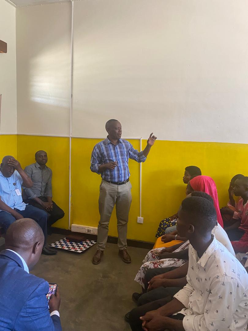 Kinyinyahc's tweet photo. 1/2. Kinyinya HC  In partnership with  @ahfrwanda   through YP program delighted  to announce the launch of youth corner model, where youth can enjoy volleyball and much more! 
Guest of honor was ES @SectorKinyinya Sector Mr HAVUGIZIGA Charles. https://t.co/2vK6MC9kZS