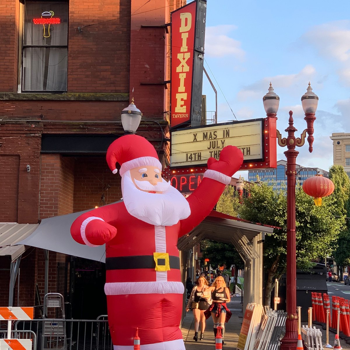 Get ready for a festive twist this weekend! Don your ugliest Hawaiian shirt and stand a chance to win Premier VIP seats for Sammy Hagar's performance. Saturday just got a lot more jolly with our Christmas in July party!