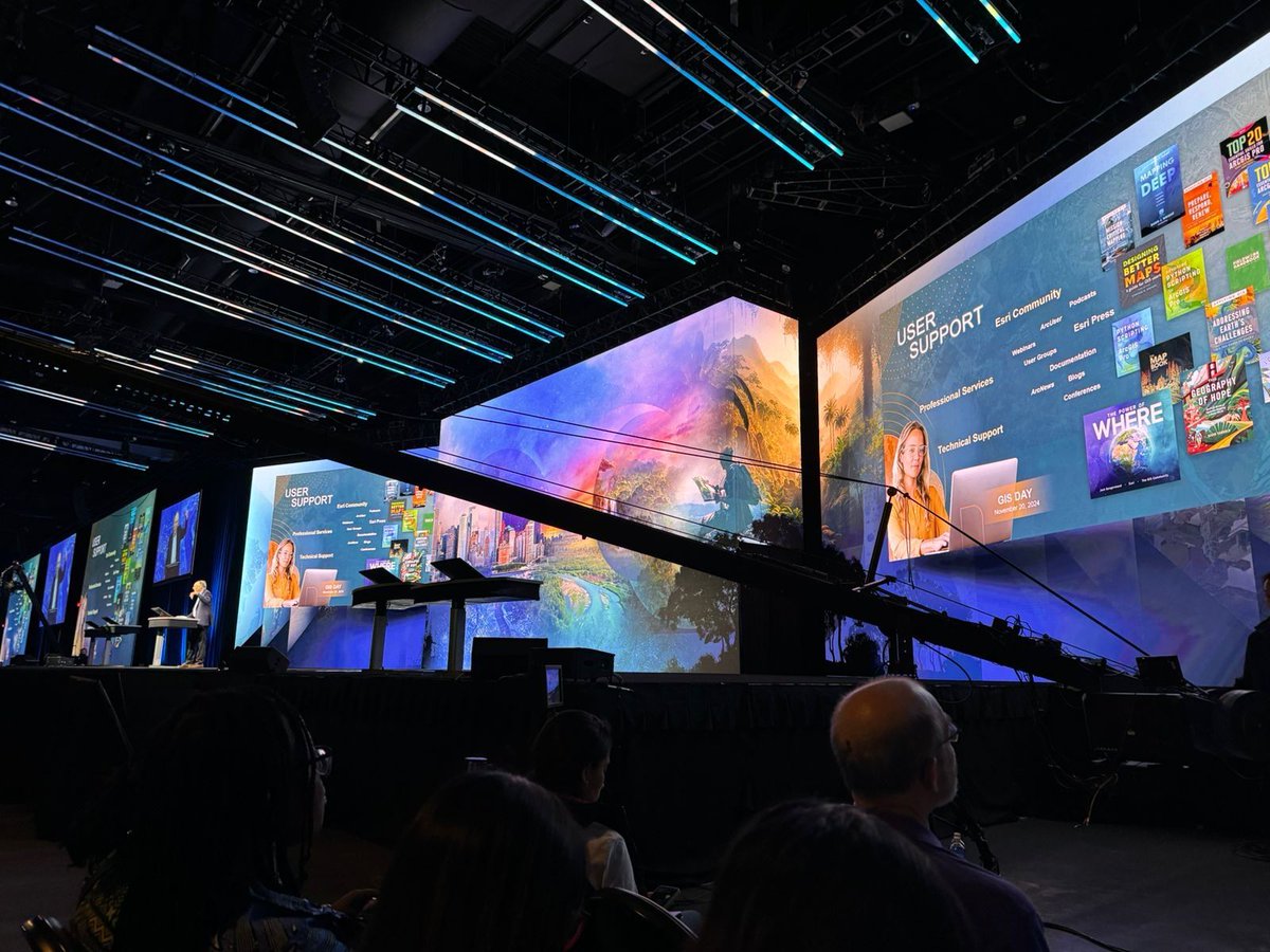 EsriChile's tweet image. Te compartimos algunas de las postales que nos dejó la #EsriUserConference de este año 🙌🤩

#SIG #GIS #Arcgis #inteligenciageografica #geo