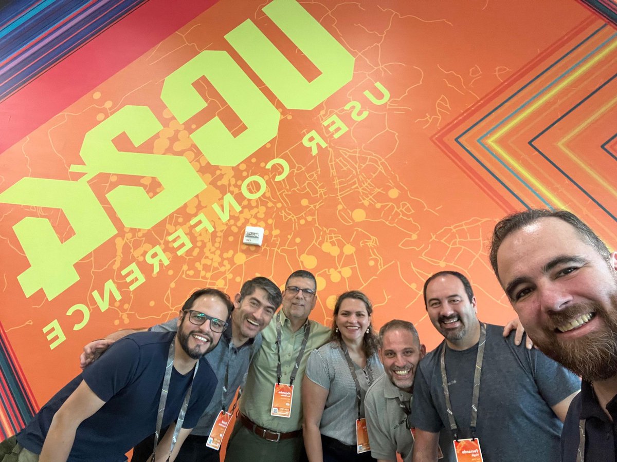 EsriChile's tweet image. Te compartimos algunas de las postales que nos dejó la #EsriUserConference de este año 🙌🤩

#SIG #GIS #Arcgis #inteligenciageografica #geo