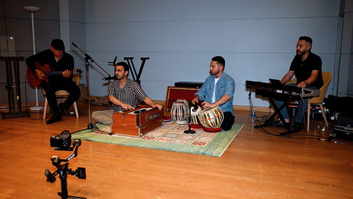 SFUWLL's tweet photo. Last Saturday, WLL co-sponsored an event titled: And the Sun Does not Perish,  celebrating the work of Wasef Bakhtari, esteemed poet and intellectual of the Persian language. The evening program,  included recitation of poetry, keynote speech, live panel discussion and music. https://t.co/c0ySMTb9Cx