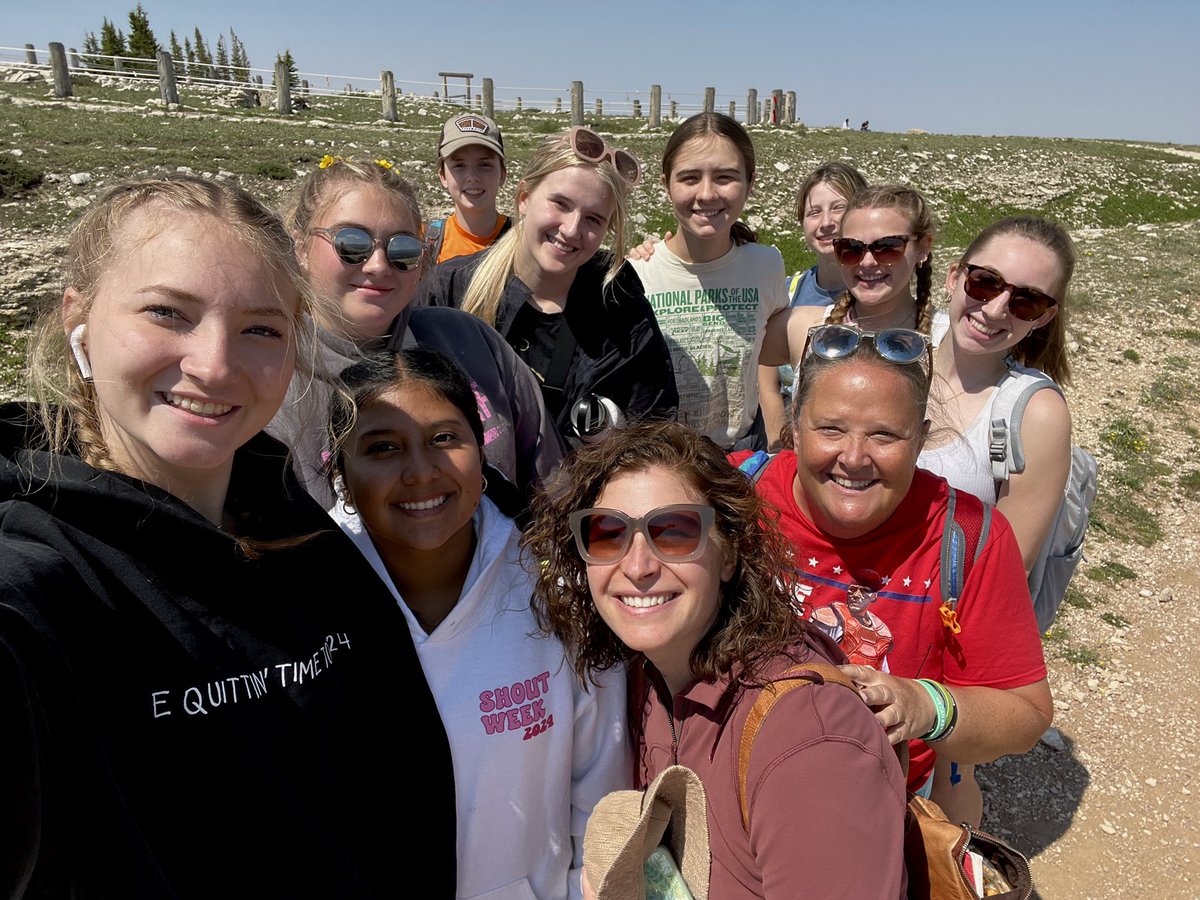Nine of our students embarked on a cultural immersion and service trip to the Northern Cheyenne reservation in Montana. They completed 45 hrs of service and had the opportunity to learn about Cheyenne traditions, solar energy, and native plays, and live in a community!🌲