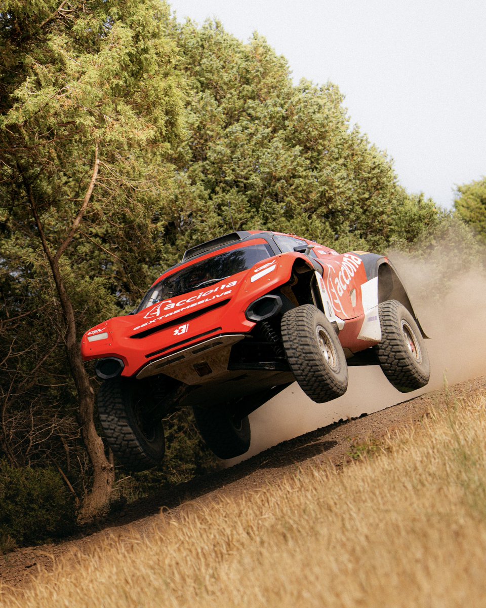 AccionaSainz's tweet photo. Jumping around!! 🤪🤪
-
#DrivenByNature
#ASXETeam https://t.co/D4lVZj7biS