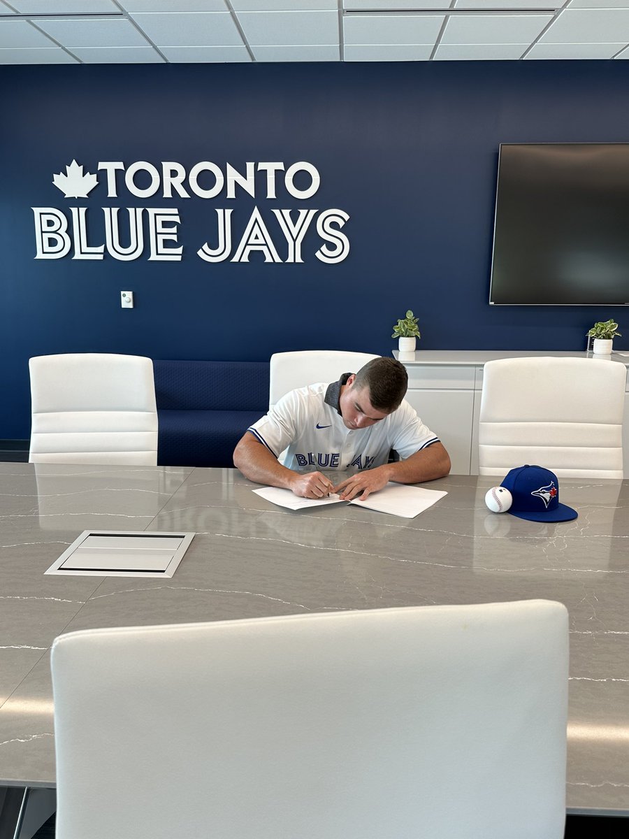 WYBA_baseball's tweet photo. Congratulations for signing your professional contract, Colby. Colby started playing in our organization as an energetic and uber-athletic 10 year old. We’re so proud of him and grateful to be part of his early baseball development. All the best, Colby! @cmartin2115 https://t.co/gtn21qp0il