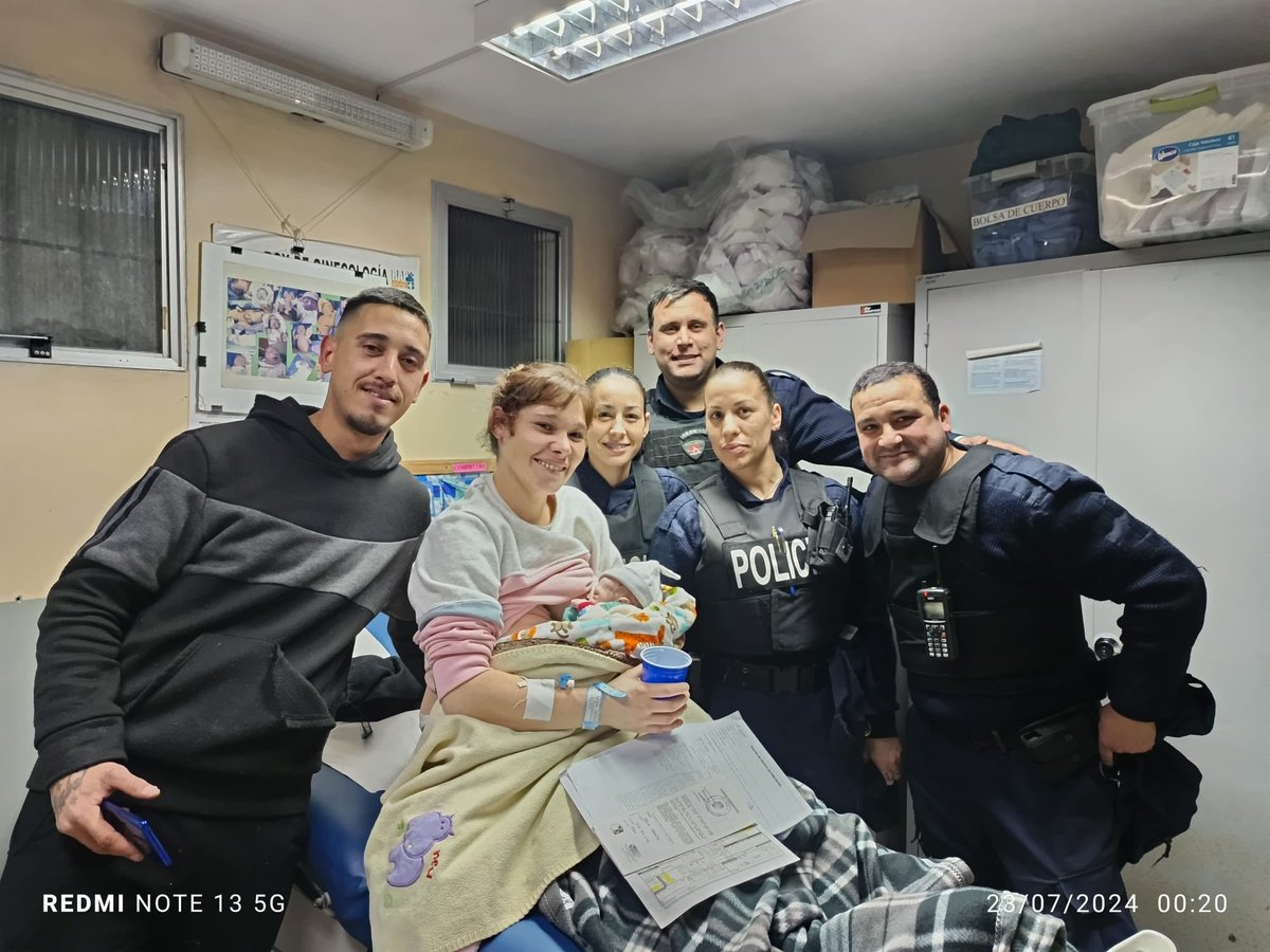 JZO III- ASISTENCIA A PARTO. Ayer 23:30 efectivos  concurren a calle Milenio asisten el parto de  M. Z de 24 años,  cortando cordón umbilical y dando primeros auxilios  a la bebé Ema siendo trasladadas las dos a P. C. Tula en buen estado de salud.