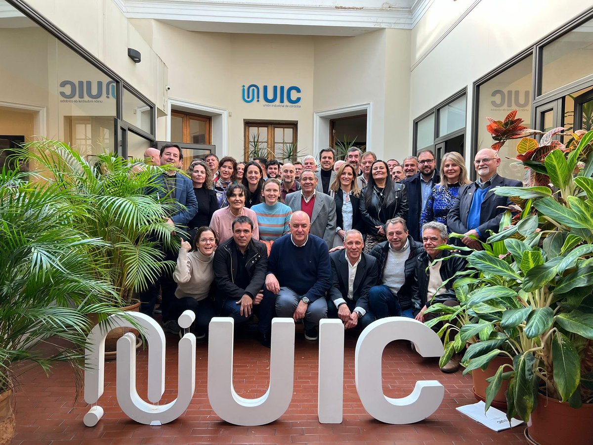 ¡Orgullosos de ser parte de las autoridades de <a href="/UICba/">Unión Industrial de Córdoba</a>! 
🙌 Porque creemos en el trabajo asociativo, seguimos comprometidos con el desarrollo productivo. Felicitamos al presidente Luis Macario, y a nuestros representantes <a href="/PabloGigy/">Pablo Gigy</a> Vicepresidente 4 y <a href="/lhromagnoli/">Lucas Romagnoli</a> Vocal Titular.