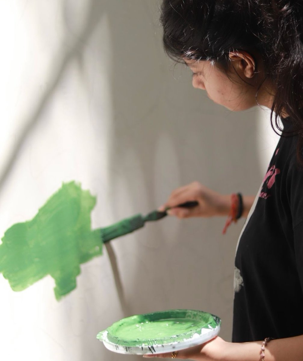 Expressing her world through art - @tiiiyyyaaaa 

#selfexpression #art #artist #lifeofartist #collegelife #studentlife #artseducation #liberalarts #tslas #thaparschoolofliberalartsandsciences