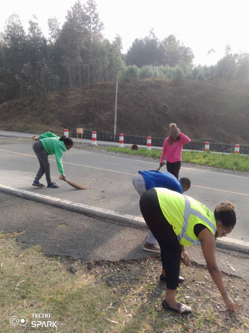 National Youth Council-Musanze District (@musanzeyouth) on Twitter photo <a href="/RwandaYouth/">Rwanda Youth Council</a> <a href="/RwandaYouthVol1/">Rwanda Youth Volunteers</a> muri <a href="/MusanzeDistrict/">Musanze District</a> dukomeje ibikorwa by'ubukangurambaga bw'isuku n'isukura hirya no hino mu mirenge igize aka Karere. <a href="/RwandaYouthArts/">Ministry of Youth and Arts | Rwanda</a> <a href="/REMA_Rwanda/">Rwanda Environment Management Authority</a> <a href="/TheoKayiranga/">Kayiranga Theobald</a> <a href="/harerimana_tito/">Tito Hare</a> <a href="/NadegeUmutoni/">Umutoni Nadège</a> <a href="/NicoleItuze/">Ituze-N💫🇷🇼</a> <a href="/ruhumurizaanse2/">Anselme Ruhumuriza</a> <a href="/RonnyReagan10/">Ronny Reagan</a> <a href="/RwandaYouth/">Rwanda Youth Council</a> <a href="/RwandaYouthVol1/">Rwanda Youth Volunteers</a> muri <a href="/MusanzeDistrict/">Musanze District</a> dukomeje ibikorwa by'ubukangurambaga bw'isuku n'isukura hirya no hino mu mirenge igize aka Karere. <a href="/RwandaYouthArts/">Ministry of Youth and Arts | Rwanda</a> <a href="/REMA_Rwanda/">Rwanda Environment Management Authority</a> <a href="/TheoKayiranga/">Kayiranga Theobald</a> <a href="/harerimana_tito/">Tito Hare</a> <a href="/NadegeUmutoni/">Umutoni Nadège</a> <a href="/NicoleItuze/">Ituze-N💫🇷🇼</a> <a href="/ruhumurizaanse2/">Anselme Ruhumuriza</a> <a href="/RonnyReagan10/">Ronny Reagan</a>