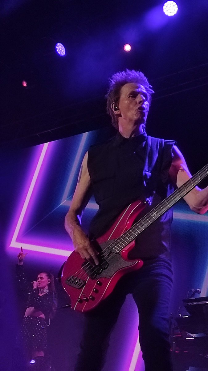 moonreflex's tweet photo. ...Play That F*cking Bass John !!! ❤️‍🔥

#DuranDuran 
#LuccaSummerFest https://t.co/czaJotfAQB