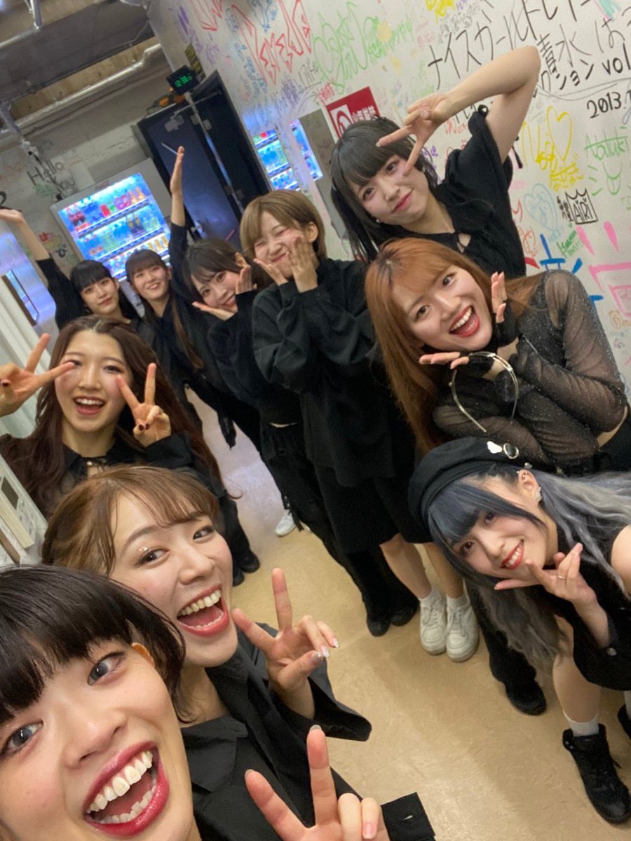 #YOASOBI公演 ありがとうございました！！

新ポジデビューでした‼️前回と踊る曲真逆でドキドキでしたがたのしかったです🌟

いっぱい踊れて楽しすぎるので、来月はYOASOBI公演お休みですがまたすぐ踊りたいﾃﾞｽ💭