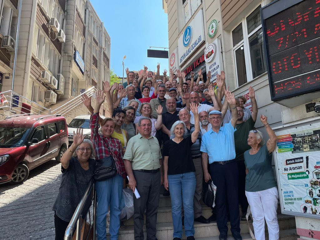Ağımızın üyesi olan <a href="/yesilartvinder/">Yeşil Artvin Derneği / Green Artvin Association</a>’in çeyrek asrı geçen mücadelesinde adalet yerini buldu. Rize İdare Mahkemesi, AYM’nin aldığı karara uyarak Cerrattepe’deki madencilik faaliyetleri için verilen ‘Çevresel Etki Değerlendirme’ (ÇED) olumlu kararını iptal etti.

#cerattepe