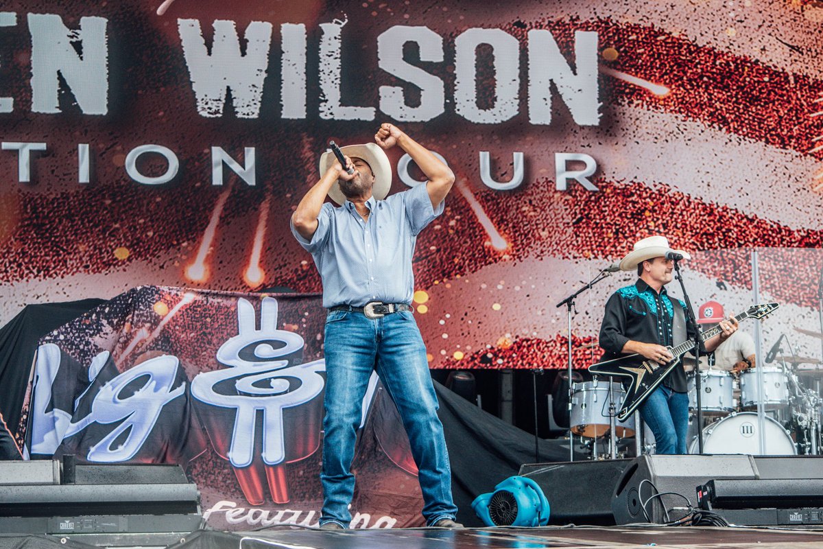 SydneySorrells's tweet photo. @bigandrich at Day 2 of @rockthesouth 
Pictures by me! Big Kenny, thanks for the first photo, it’s my favorite! https://t.co/RWypSwEW3L
