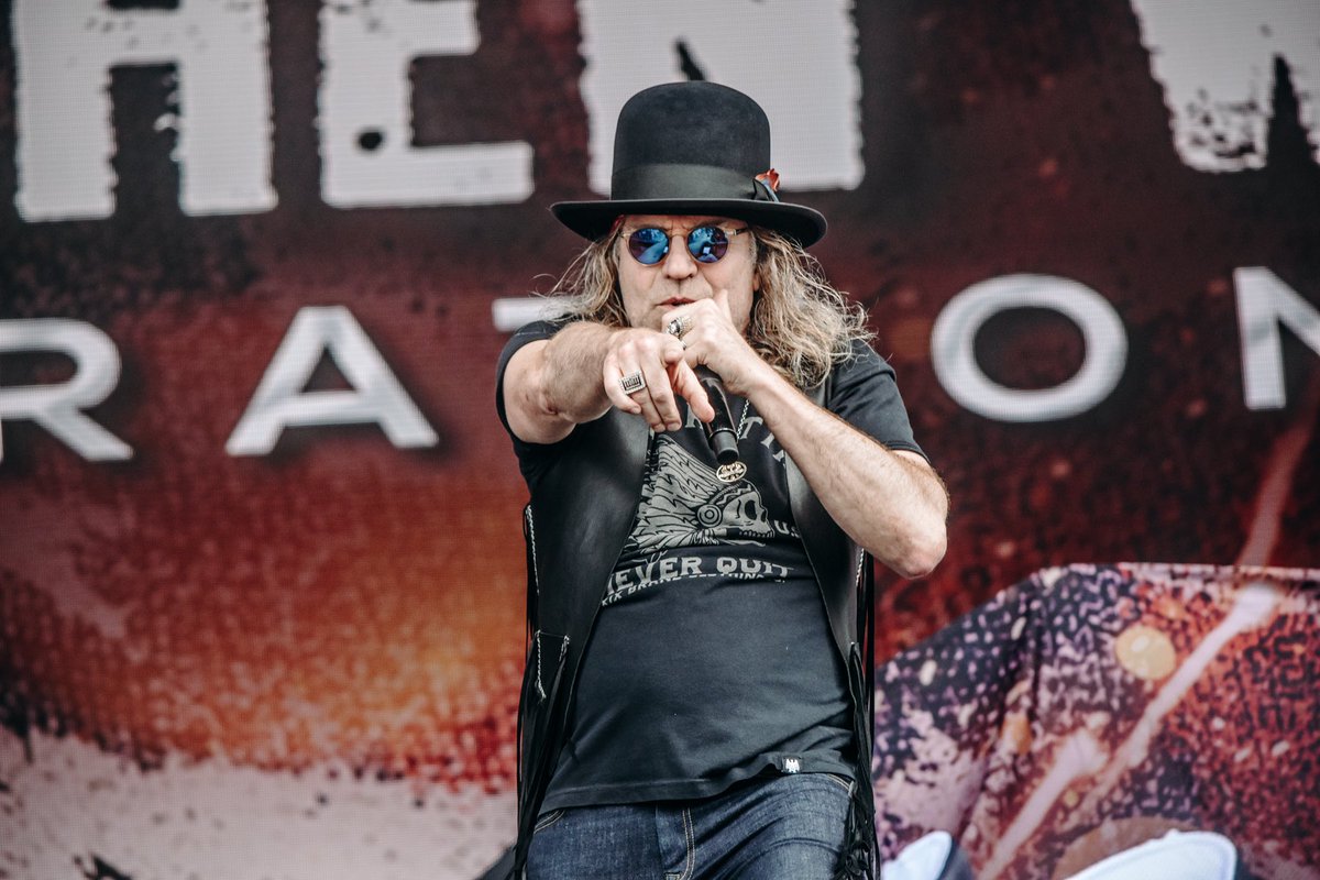 SydneySorrells's tweet photo. @bigandrich at Day 2 of @rockthesouth 
Pictures by me! Big Kenny, thanks for the first photo, it’s my favorite! https://t.co/RWypSwEW3L