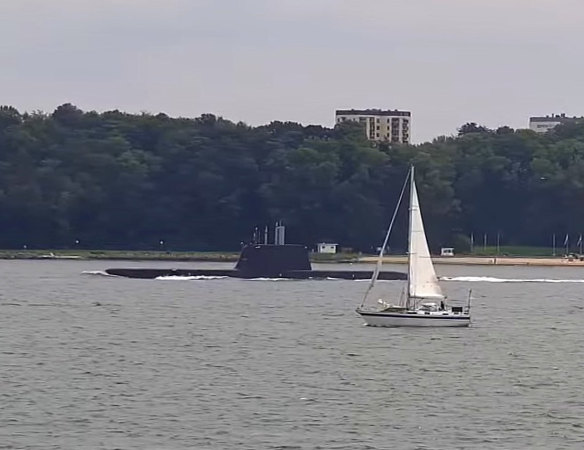 WarshipCam's tweet photo. Future Republic of Singapore Navy Invincible-class Type 218SG submarine RSS Inimitable leaving Kiel, Germany - July 23, 2024 #rssinimitable

SRC: webcam https://t.co/jXFoqXIAXb