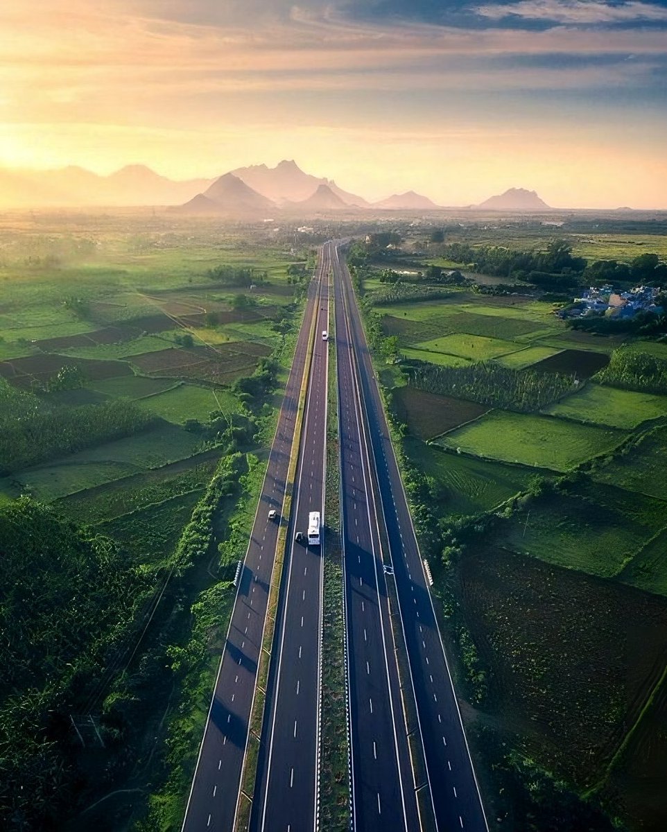 Thread of the most beautiful roads of India🇮🇳

1. Tirunelveli - Kanyakumari Highway, Tamil Nadu.