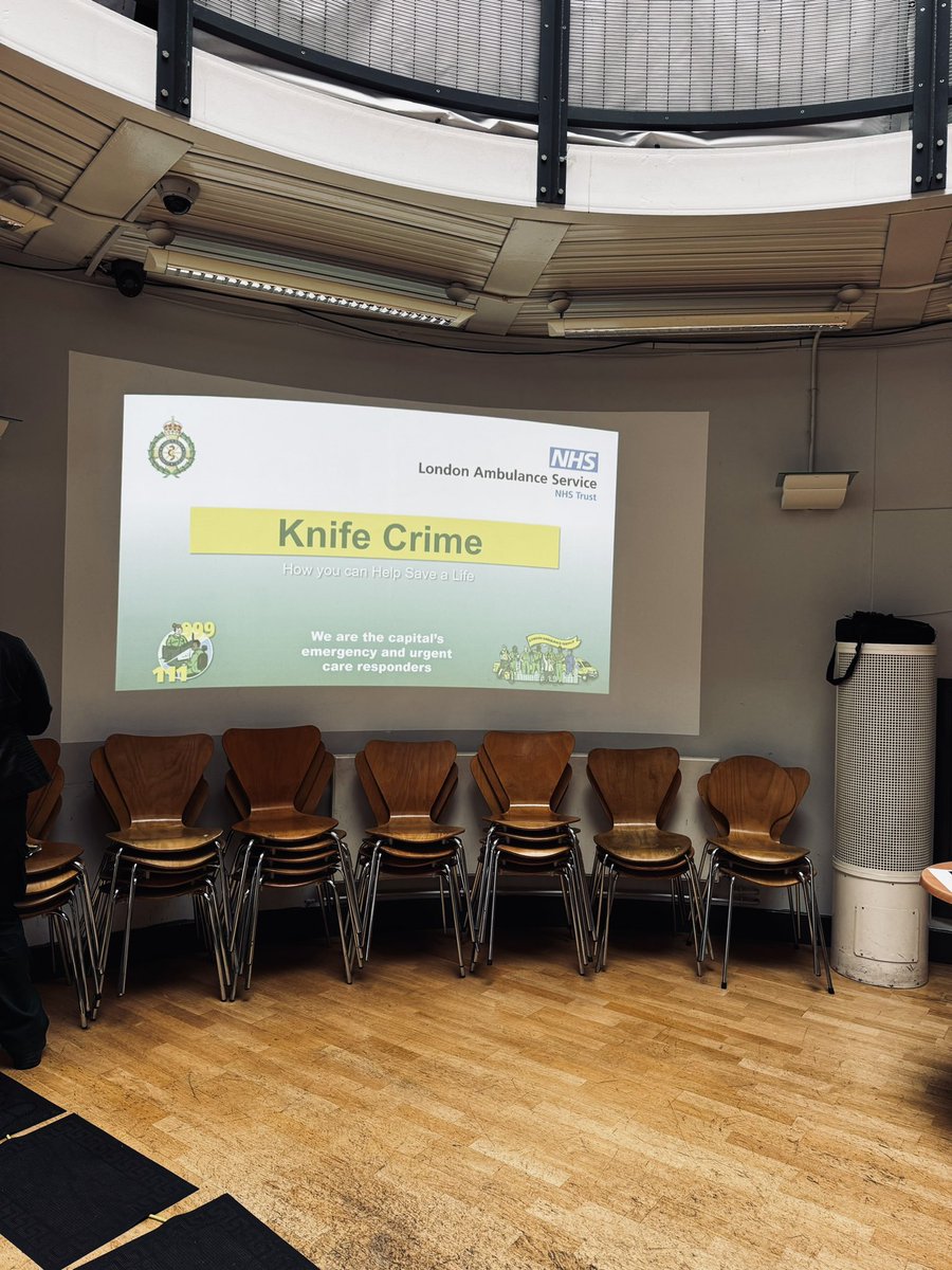 Great to attend the LAS public education event on knife crime delivery 🚑
It was invaluable learning how to present and gain skills for speaking to year 6-9 students. As an ambulance service, we are very proactive and this opportunity to go into schools, teach them how to call