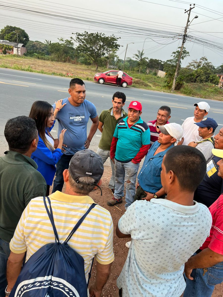 JuventudesCut's tweet photo. *📢 Solidaridad con los Trabajadores de Alfadomus 📢*

Hoy estuvimos en los exteriores de empresa Alfadomus, dedicada a la producción de bloques de arcilla. Nos solidarizamos profundamente con los trabajadores que enfrentan una situación alarmante … https://t.co/tfiMhrEBAG