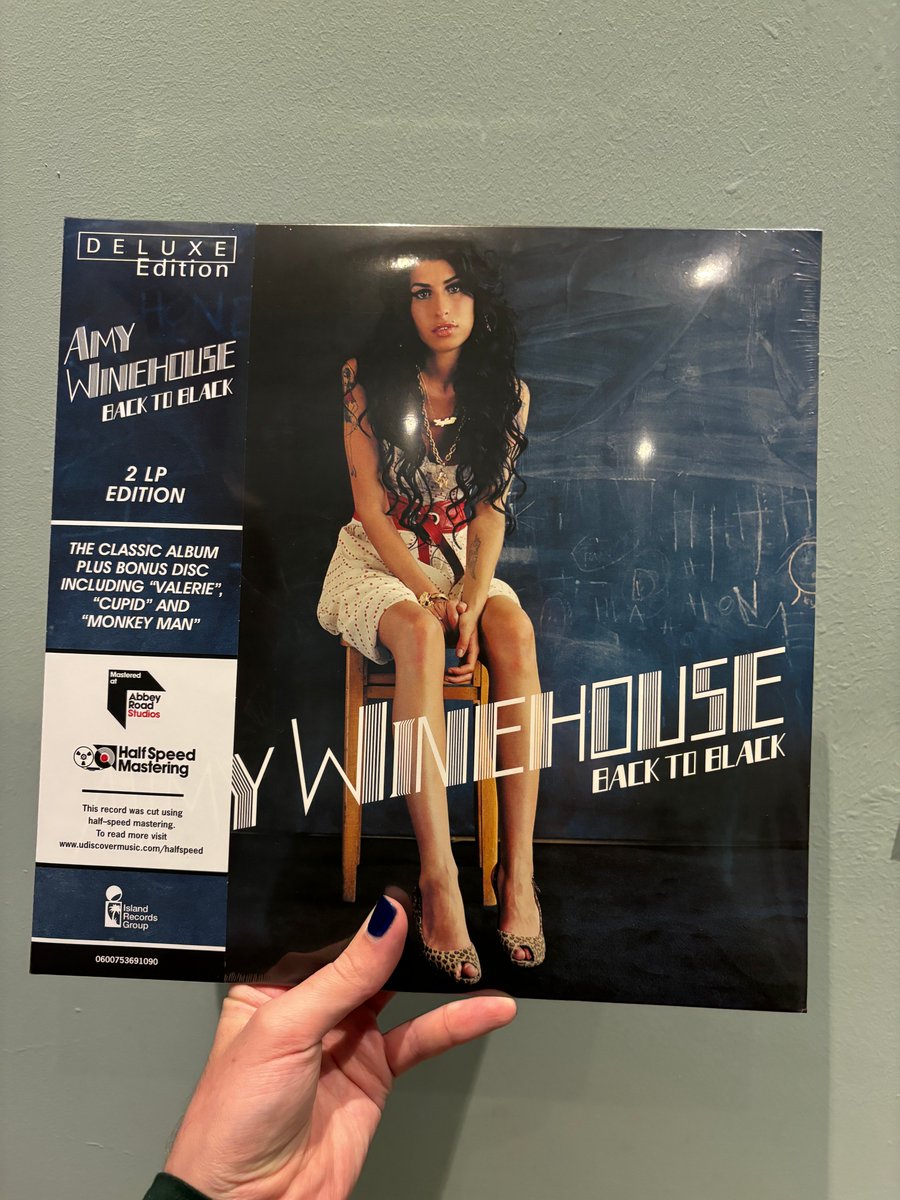 Just got the vinyl for Amy Winehouse's Back to Black! One of the best Albums ever made! I absolutely loved this album growing up especially the bonus disc!

This vinyl is available on the Abbey Road website:

shop.abbeyroad.com/products/back-…