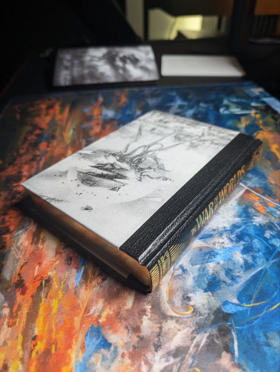 🎉FINAL #BOOKGIVEAWAY REMINDER🎉

Ultra rare proof copy of H.G. Well's THE WAR OF THE WORLDS Deluxe Edition! Only 24 in print!

Follow for 4 chances, #RT for 2, Like/Comment for 1 each!

Winner announced Friday! We ship internationally! #amreading #amwriting #book