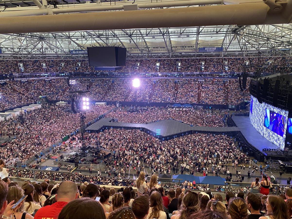 haukeren's tweet photo. 🚨 Seismische Wellen bei Taylor Swift Konzerten: Ein #SwiftBeben live erleben! 🌍🎶 #SwiftQuake #HamburgTSTheErasTour https://t.co/pDpyZvbsJf