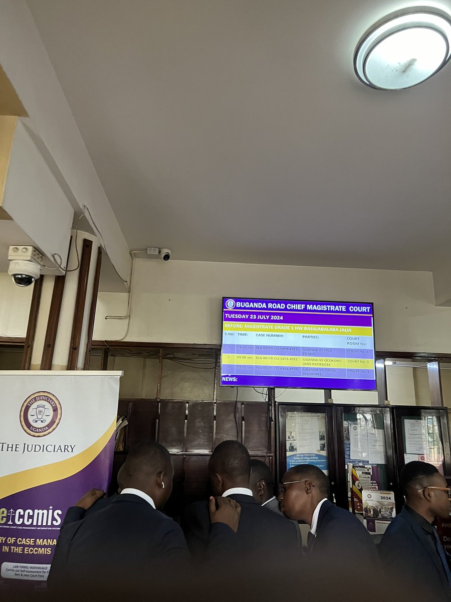 Glen_Aine's tweet photo. At Buganda Road Court we need people with national IDs to get out people https://t.co/7XceaoHglt